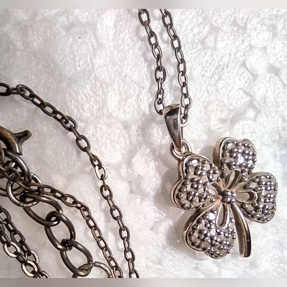 Sterling Silver Clover Leaf Pendant - Picture 6 of 16